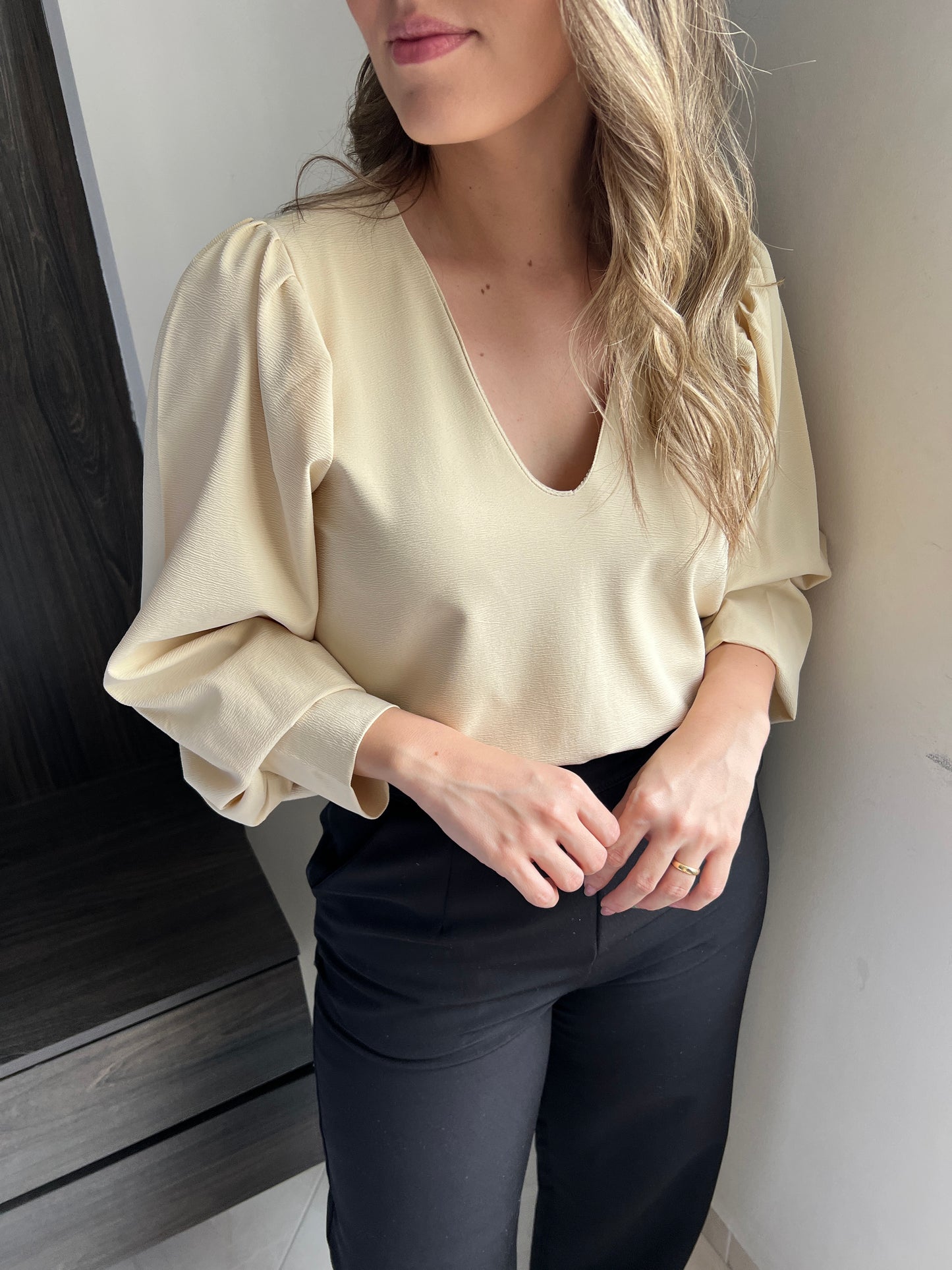 BLUSA EMILIA BEIGE MANTEQUILLA