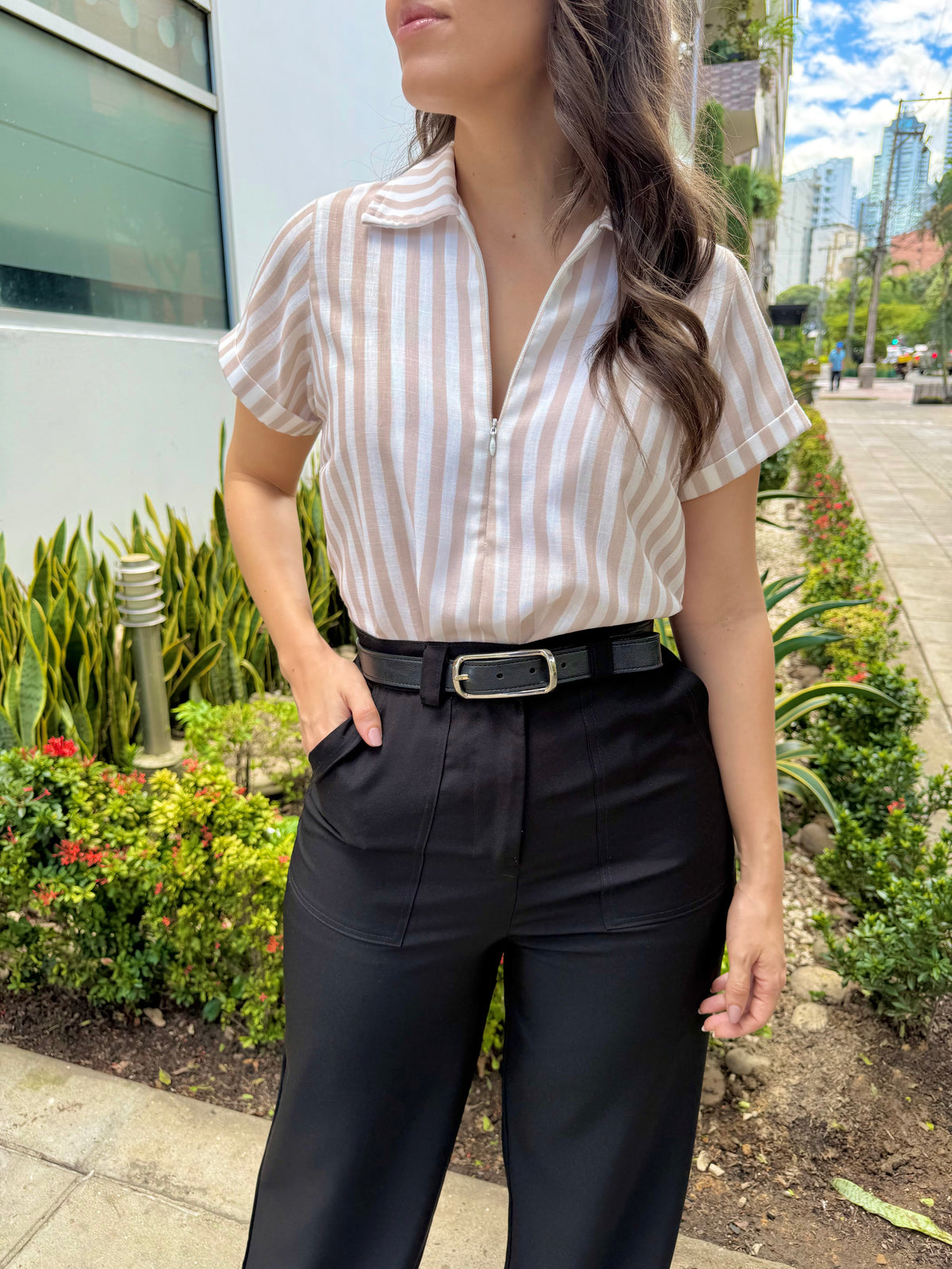 BLUSA JULIETA RAYAS BEIGE BLANCO