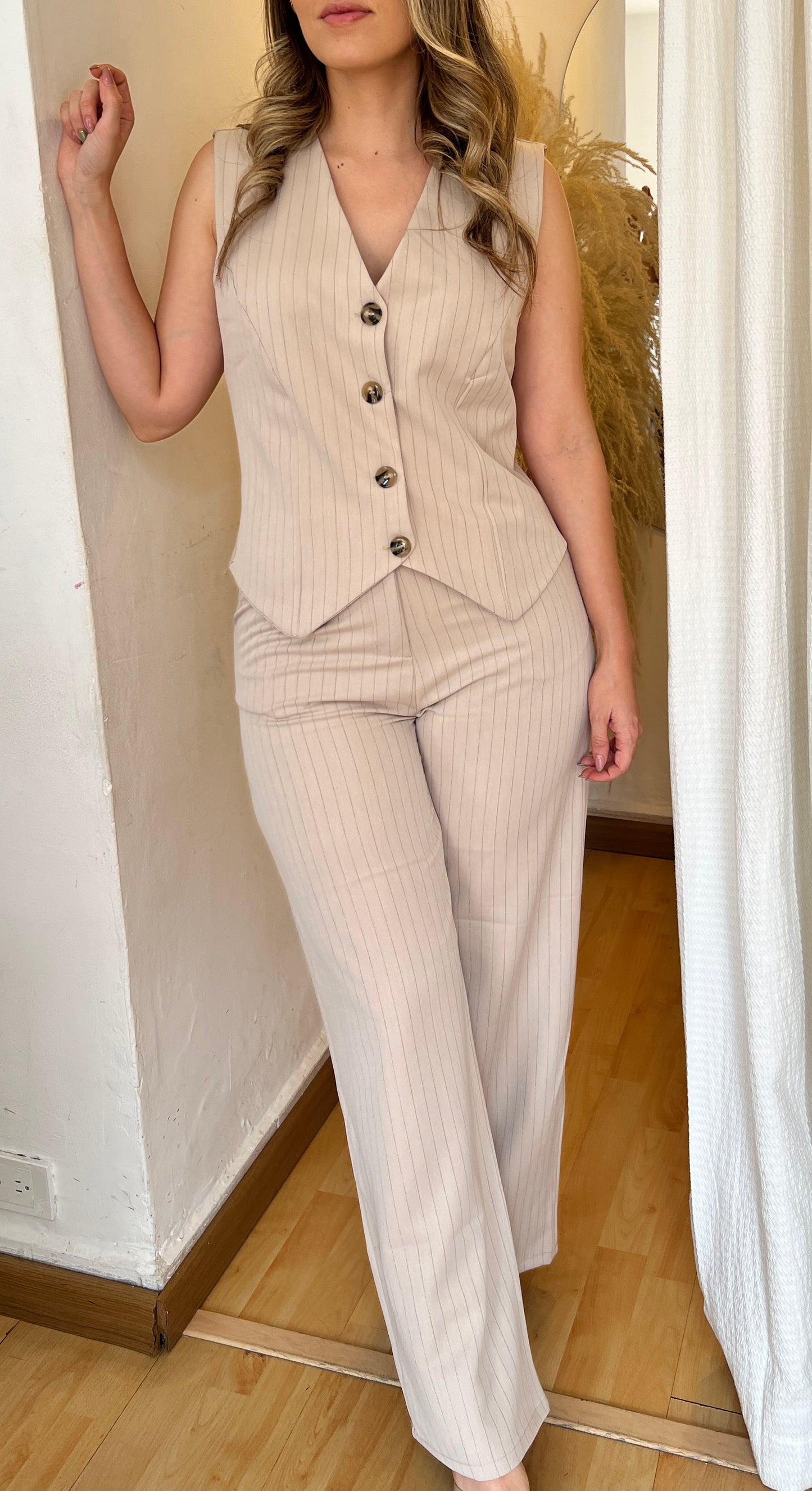 PANTALÓN PARIS GRECIA BEIGE RAYA TIZA