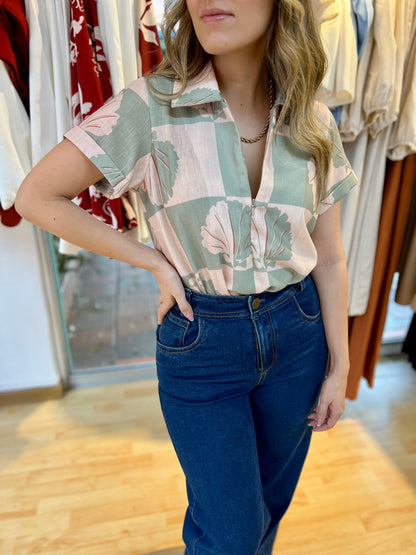 BLUSA JULIETA ESTAMPADA VERDE BEIGE