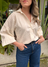 Cargar imagen en el visor de la galería, CAMISERA LUCIANA LINO BORDADO
