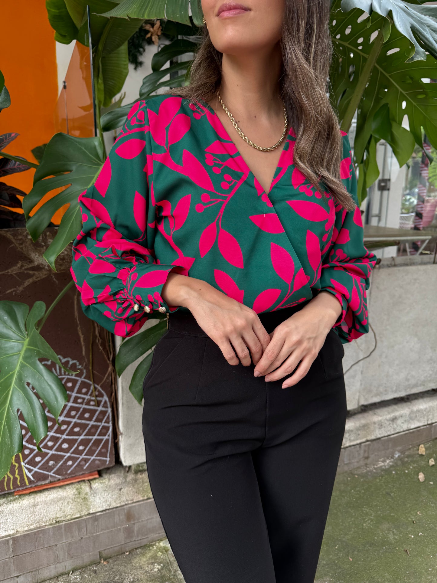 BLUSA CRUZADA VERDE FUSIA