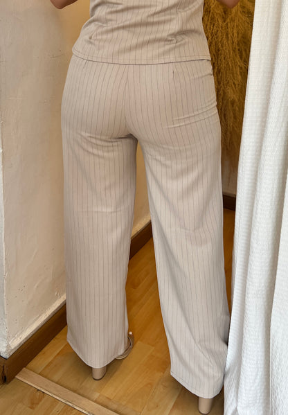 PANTALÓN PARIS GRECIA BEIGE RAYA TIZA