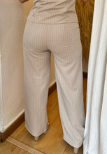 Cargar imagen en el visor de la galería, PANTALÓN PARIS GRECIA BEIGE RAYA TIZA
