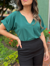 Cargar imagen en el visor de la galería, BLUSA SOFÍA VERDE
