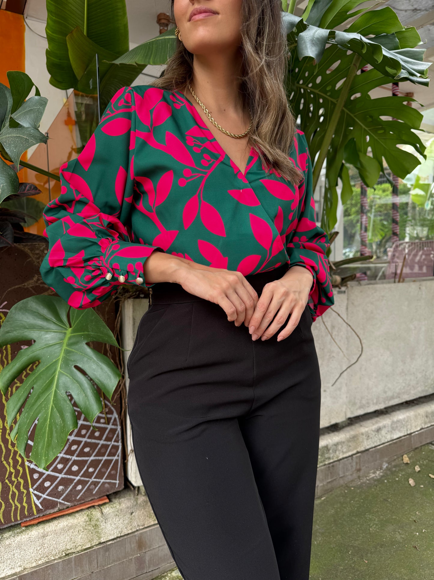 BLUSA CRUZADA VERDE FUSIA