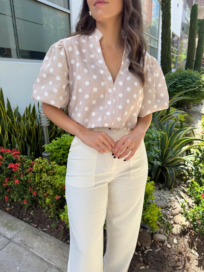 PREVENTA BLUSA VICTORIA PUNTOS BEIGE BLANCO