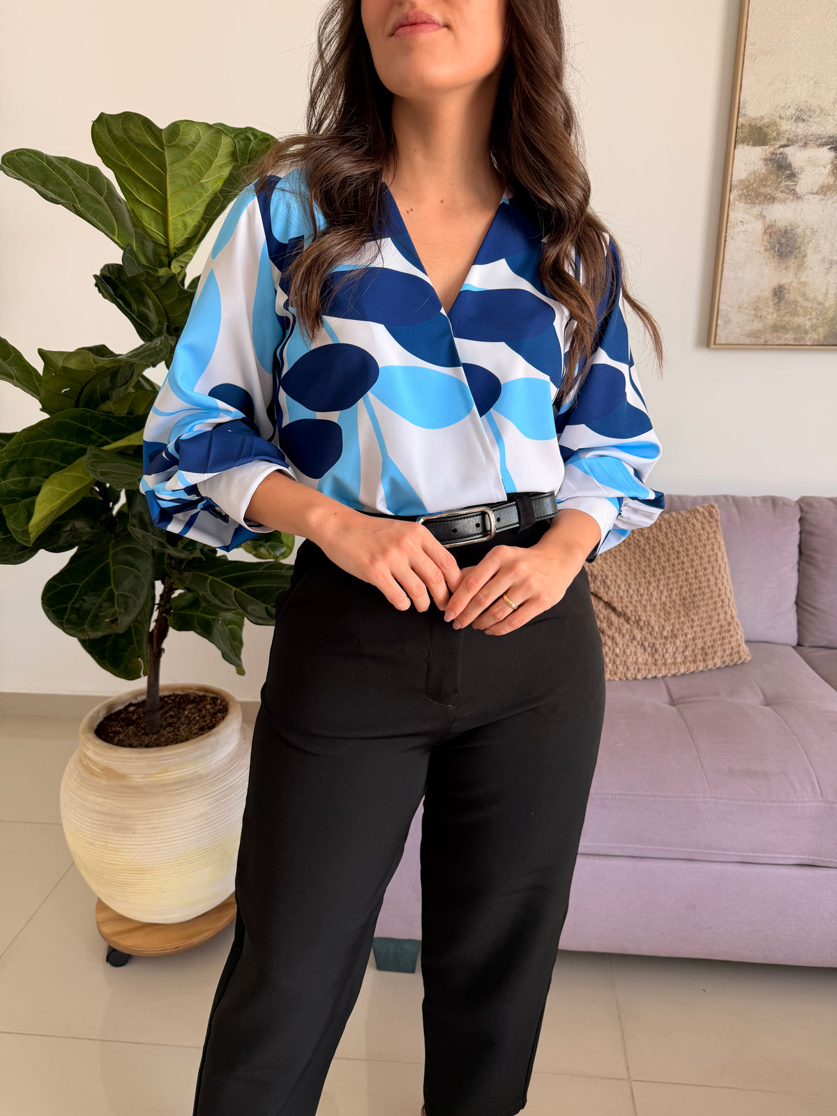 BLUSA CRUZADA BLANCA CON AZUL