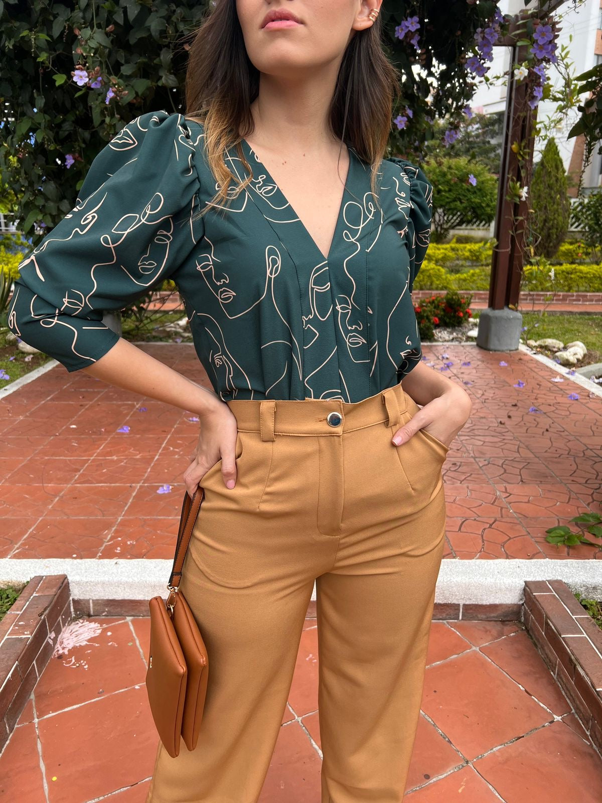 OLIVIA CARAS VERDE
