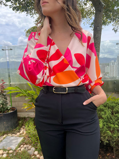 BLUSA CRUZADA BLANCA CON FUCSIA